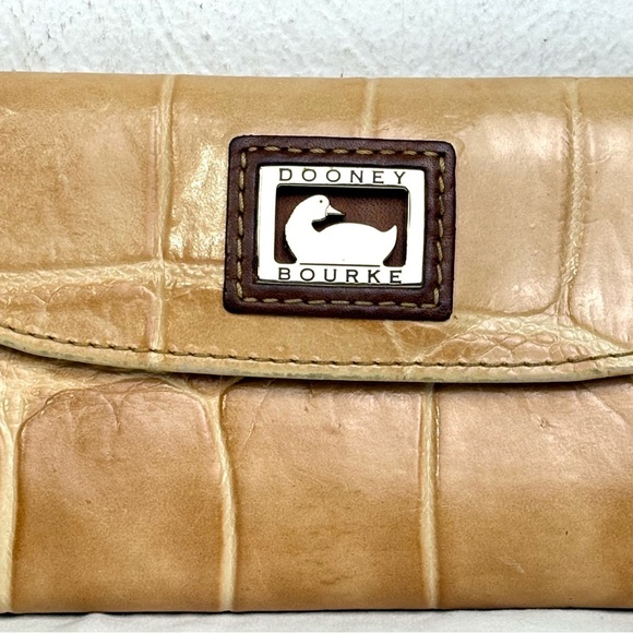 Dooney & Bourke Continental Crocodile Embossed Leather Wallet Neutral Tan - Picture 4 of 13